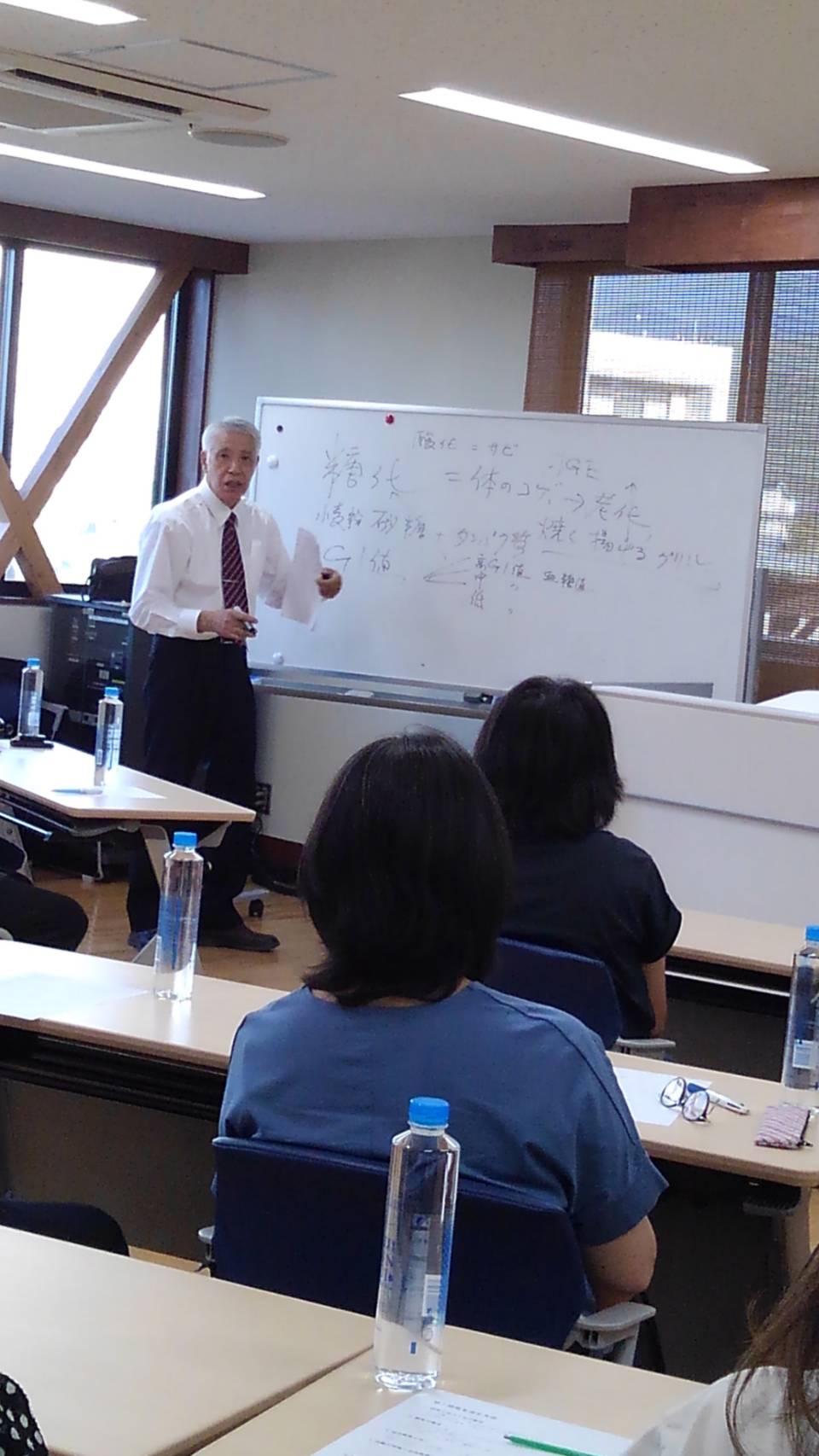 院長 広川光喜による勉強会の様子