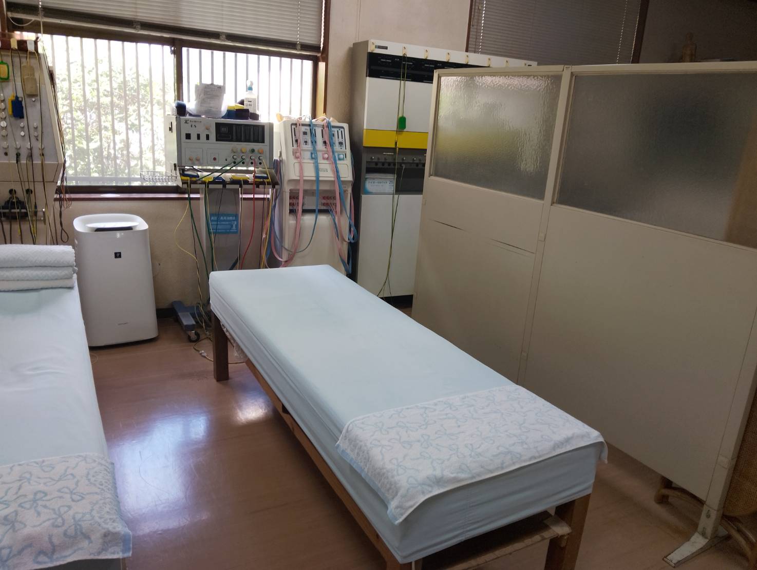 広川整骨院 施術室・治療機器